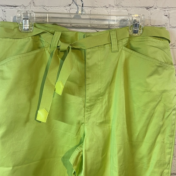 Size 12 White Stag stretch cropped capris. Ribbon belt. Lime green. NWT - Picture 2 of 6